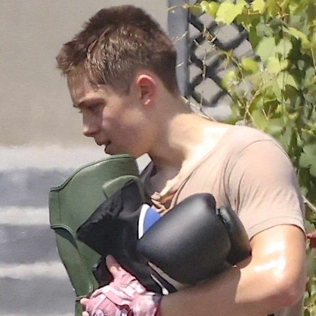 Knox Jolie-Pitt spotted getting ready for a fight at his boxing gym [PHOTOS]