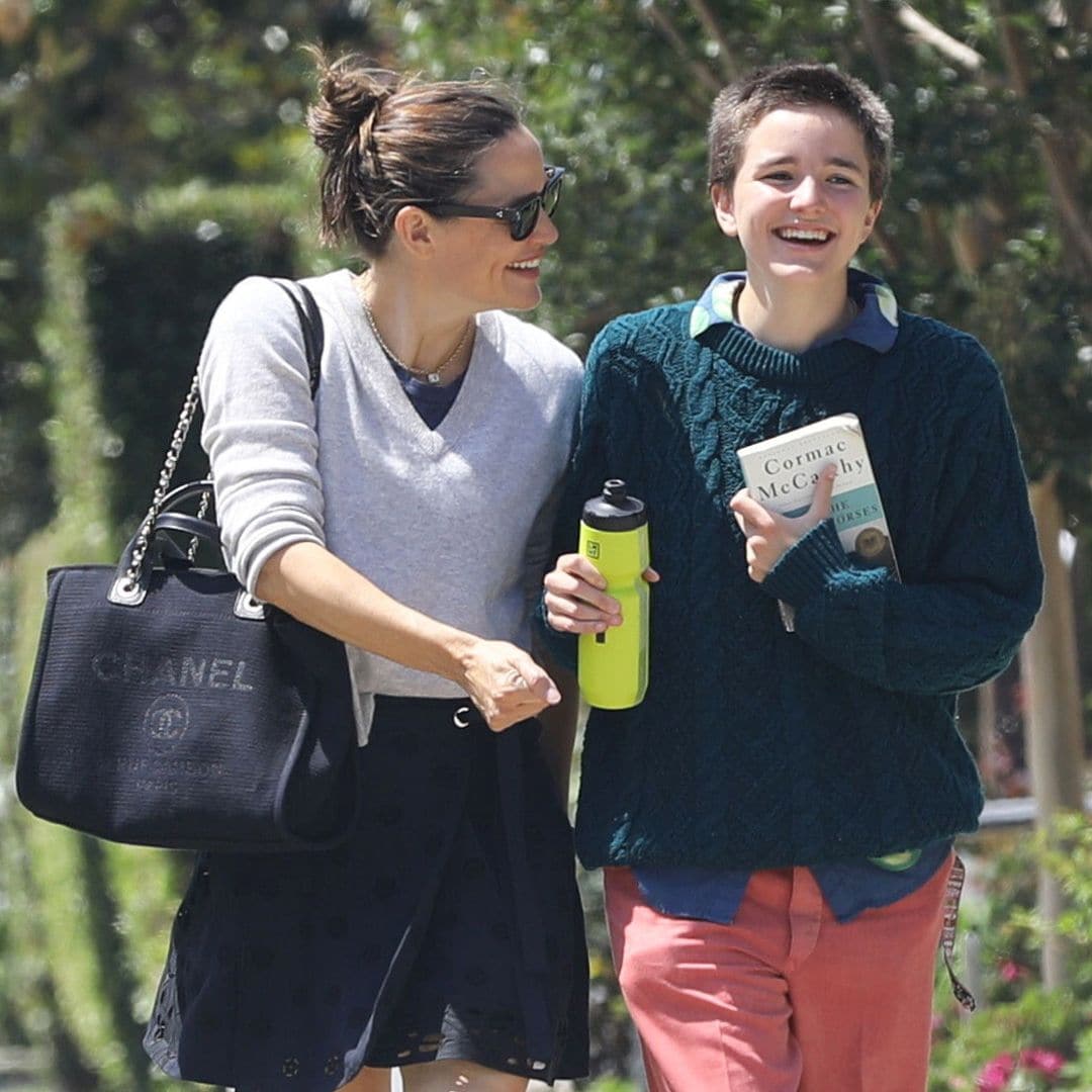 Jennifer Garner and Fin Affleck laugh together over the weekend [PHOTOS]