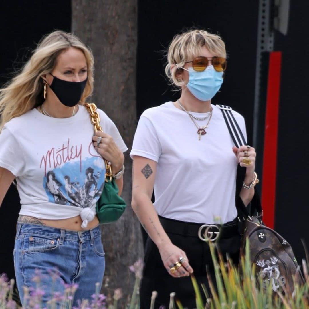 Miley Cyrus and mom Tish dressed casually while furniture shopping together