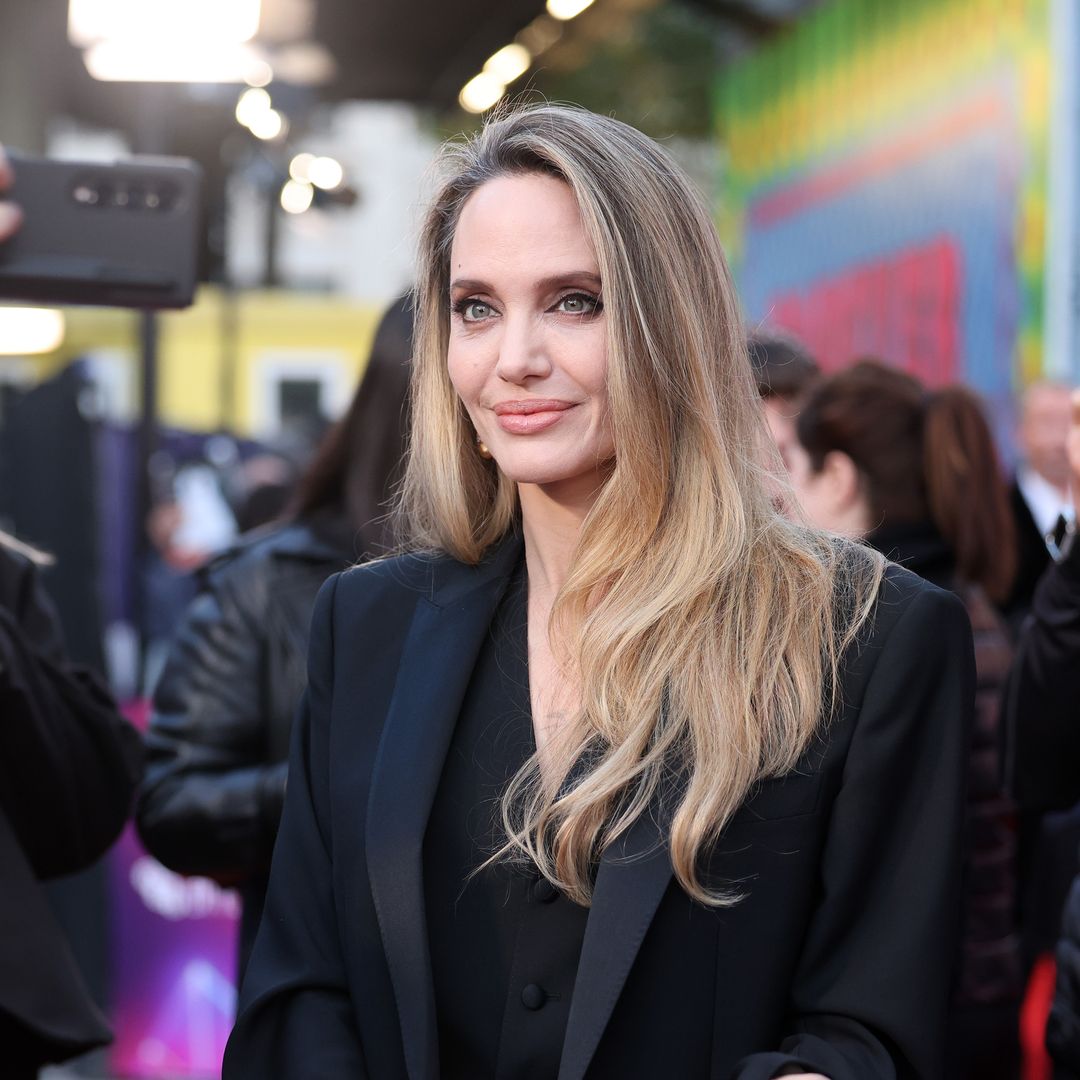 Angelina Jolie’s alledge handwriting sparks a full-blown internet debate