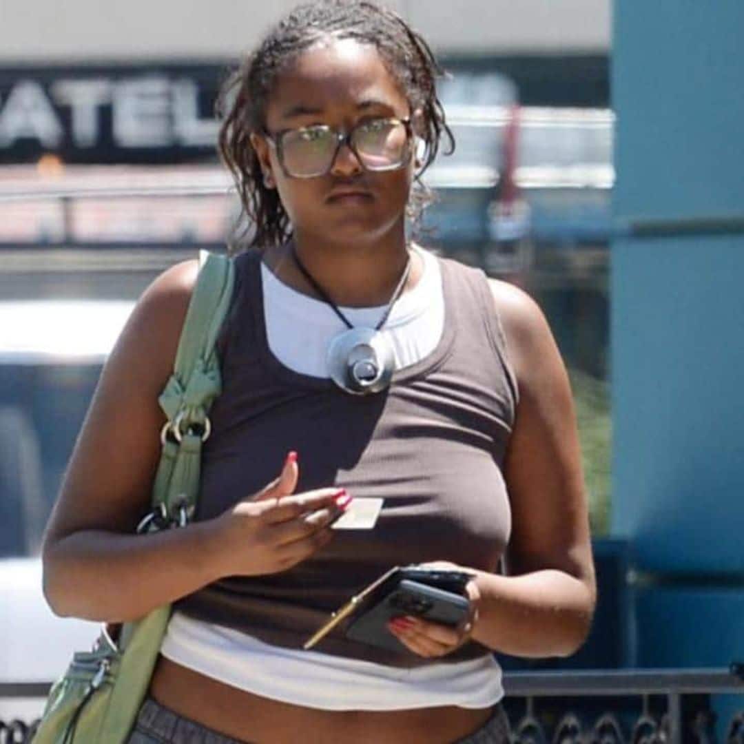 Sasha Obama, lover of nail art, stops by nail salon in Los Angeles