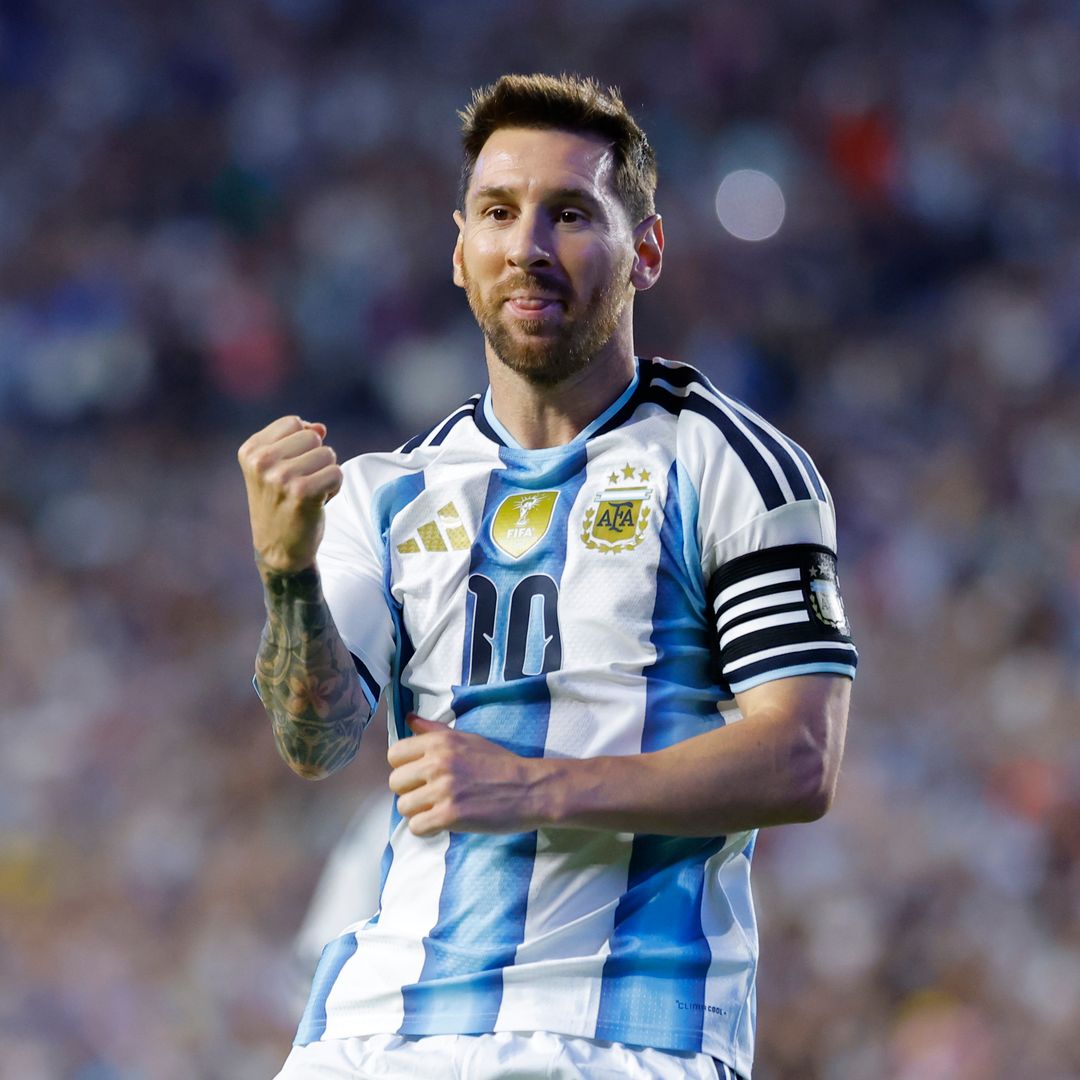 Messi reacts to a journalist with cerebral palsy asking questions after Argentina’s final World Cup warm-up match