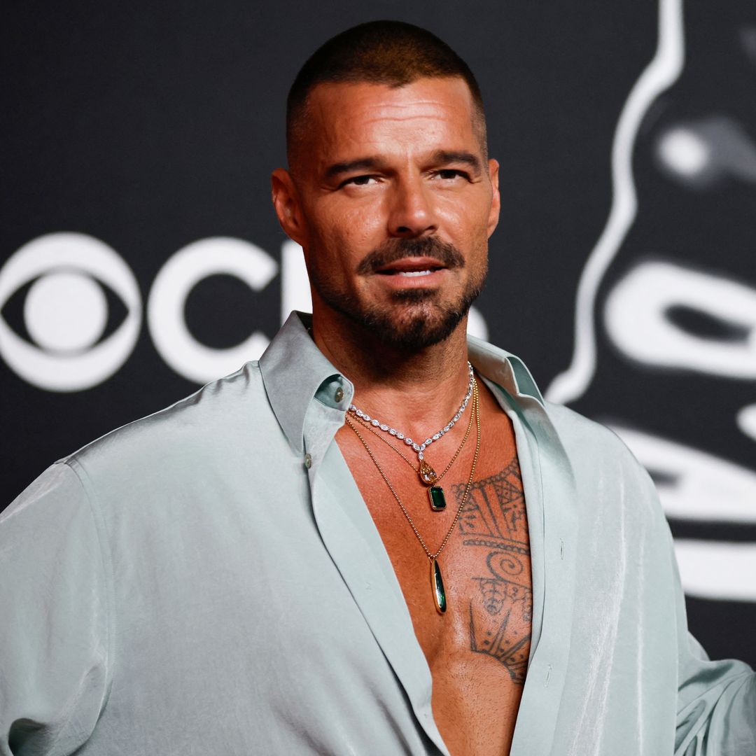 Ricky Martin bids farewell to 2025 from the French Alps with his children