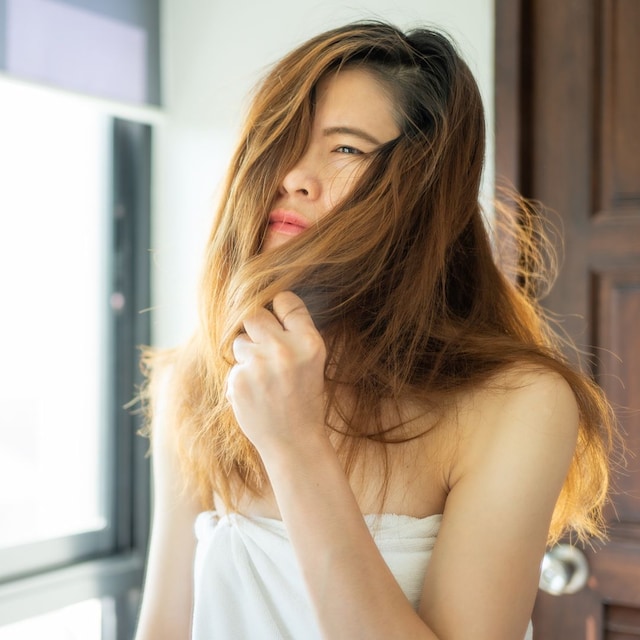 Hair tangling happens when the tresses do not have enough moisture locked in, and are excessively dry.
