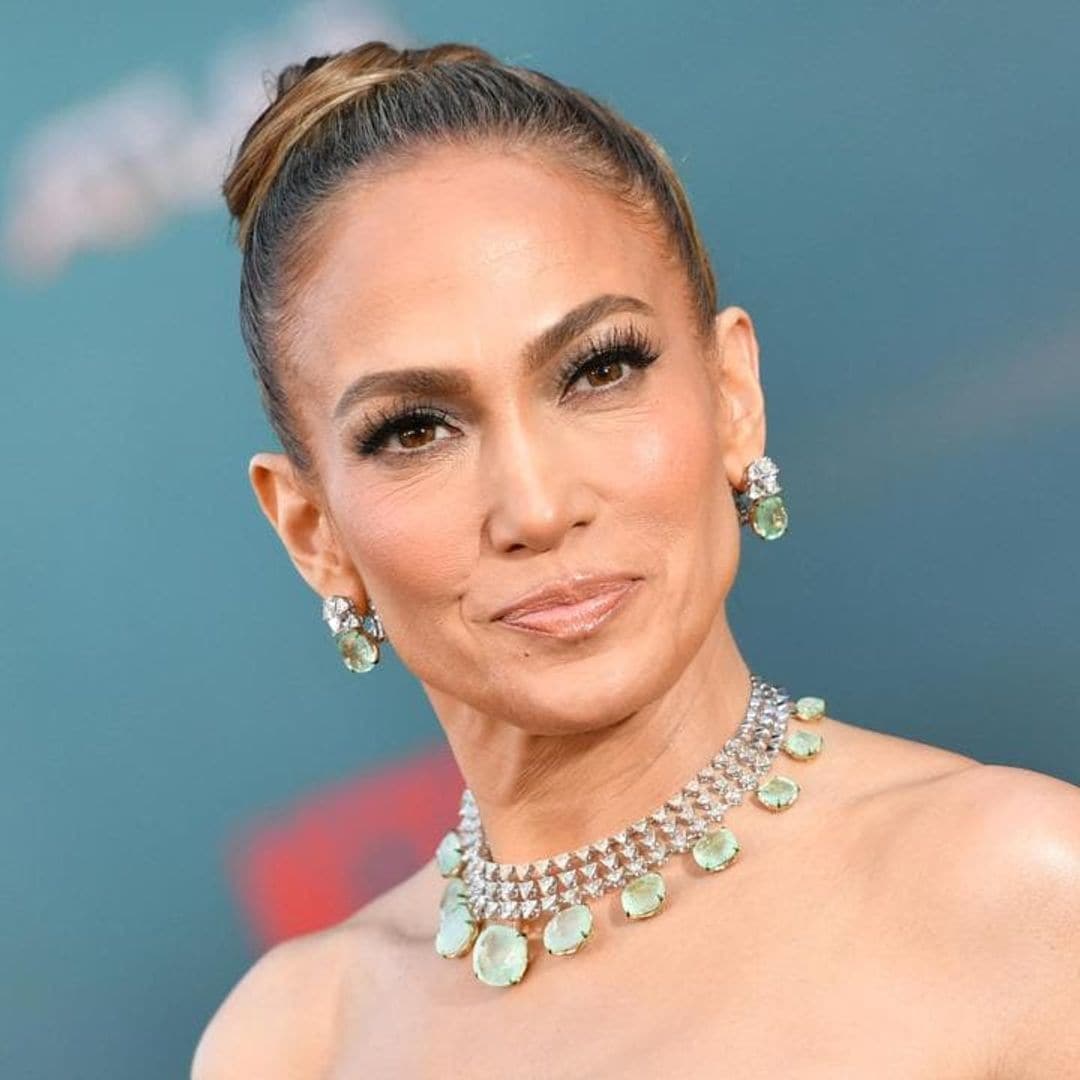 Jennifer Lopez steps out for lunch in Beverly Hills amid divorce rumors