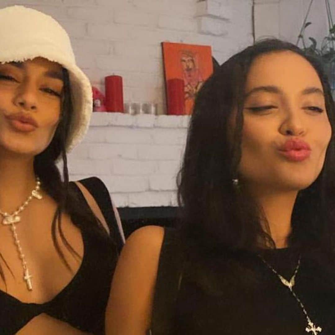 Vanessa Hudgens and her sister Stella look like twins in Y2k inspired selfie