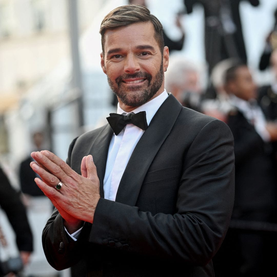 Ricky Martin’s sweet seaside escape with Lucía and Renn sparks holiday joy