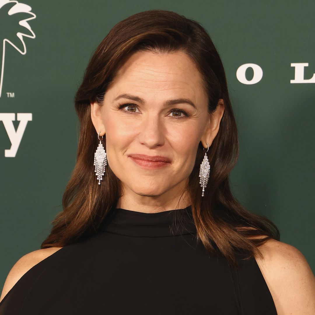 Jennifer Garner shuts down Ben Affleck rumors on outing with her boyfriend