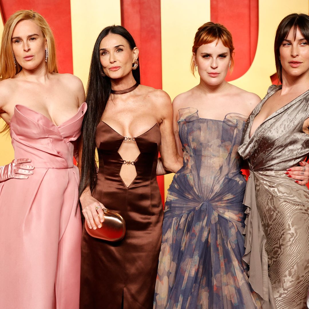 Demi Moore twins with her daughters in a bittersweet Christmas pic without Bruce Willis