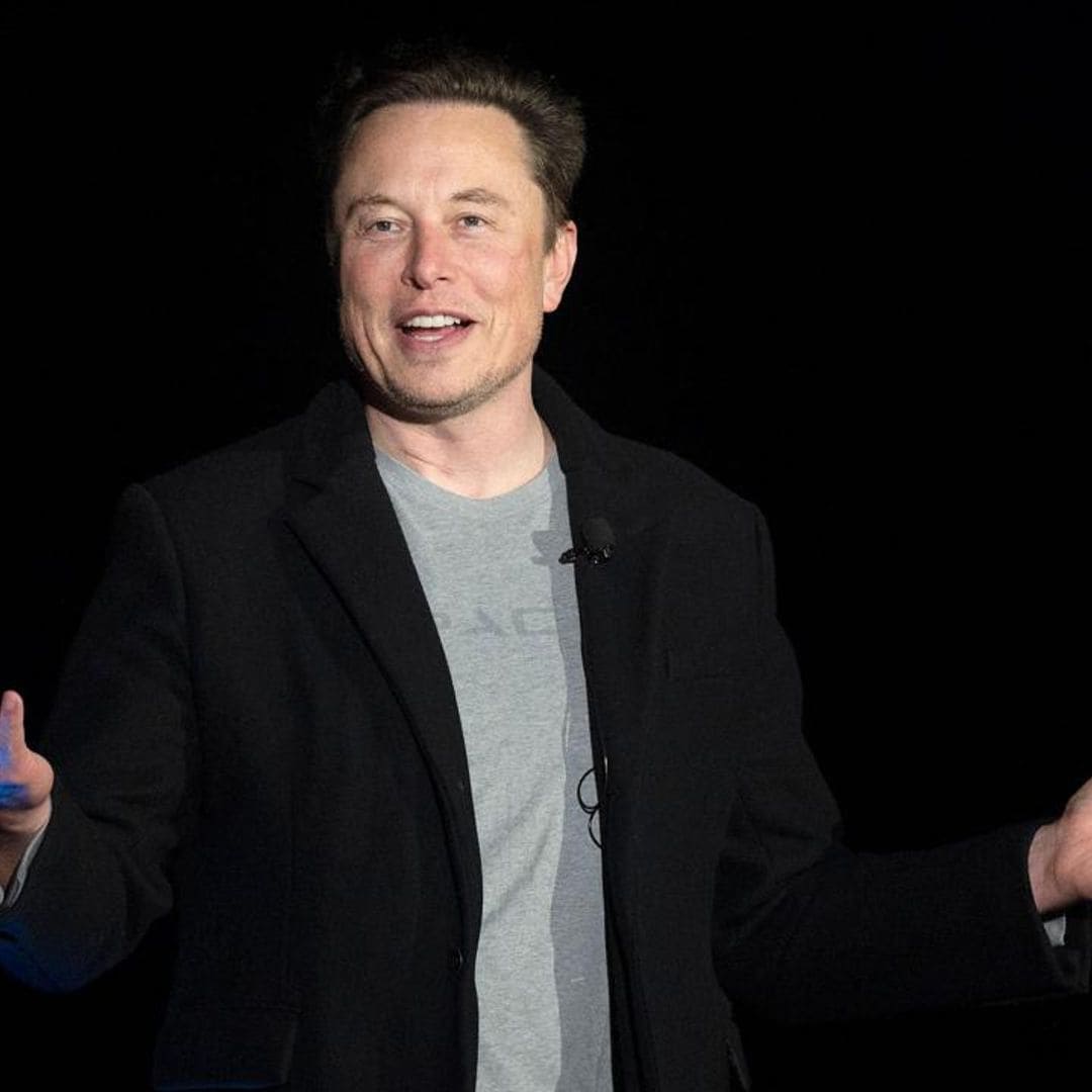 Billionaire Elon Musk claims he couch surfs among friends after girlfriend Grimes said he lives ‘below the poverty line’