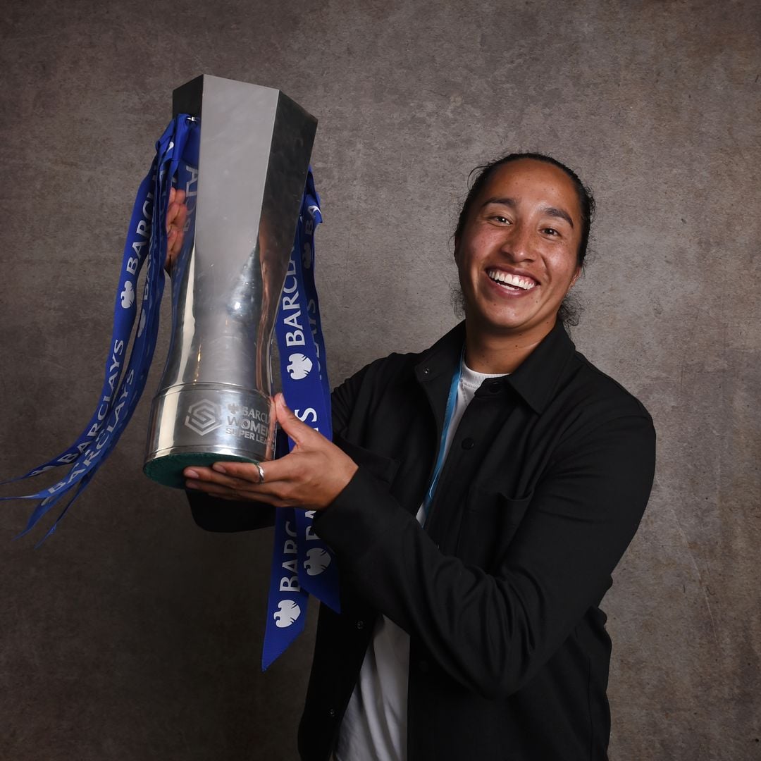  Mayra Ramirez of Chelsea poses for a photograph with the Barclays Women's Super League Trophy during a Barclays Women's Super League Winners Photoshoot at Cloud 23 on May 18, 2024 in Manchester, England. (Photo by Harriet Lander - Chelsea FC/Chelsea FC via Getty Images)