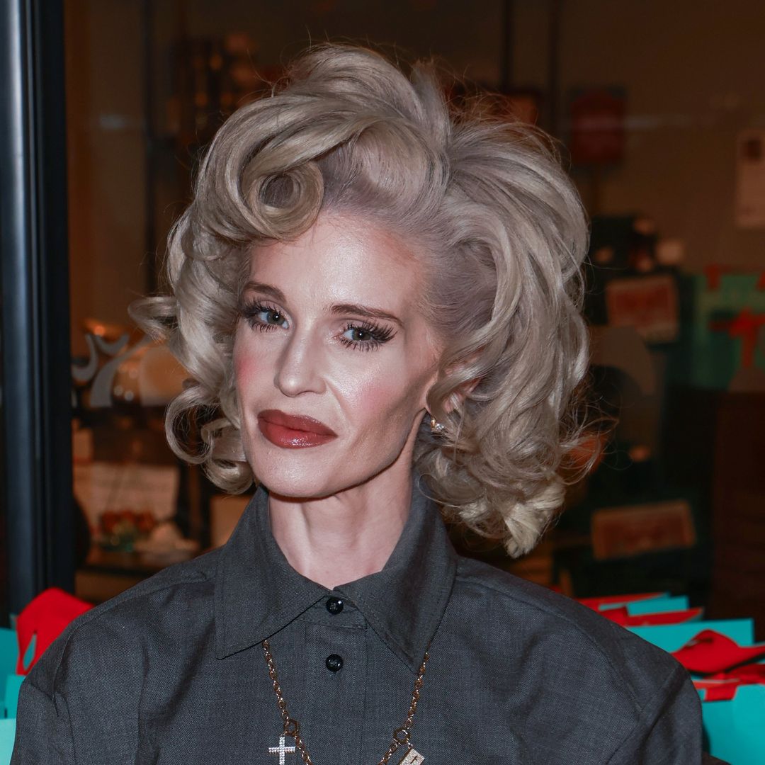 Kelly Osbourne channels Marilyn Monroe with a dramatic new look showing off her weight loss