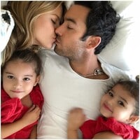 Las fotos más tiernas de Aarón Díaz junto a sus hijas Erin y Regina