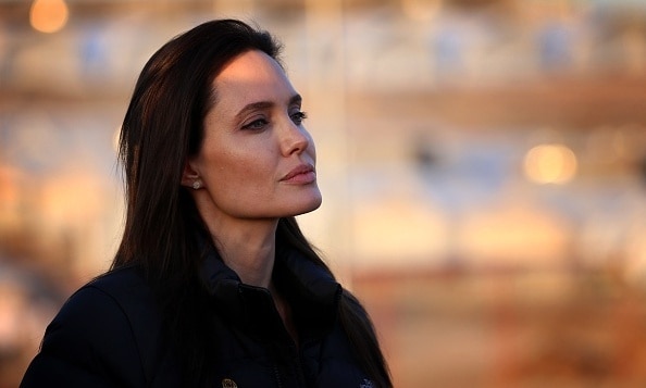 Angelina Jolie visits Iraq refugees, speaks of mothers' 'horror'