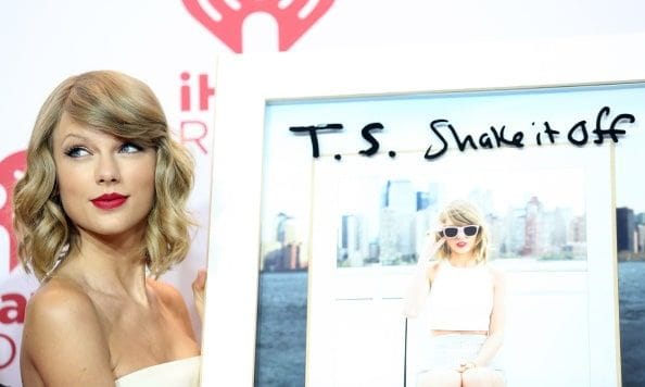 ​Taylor Swift fights back against hackers' nude photo claims