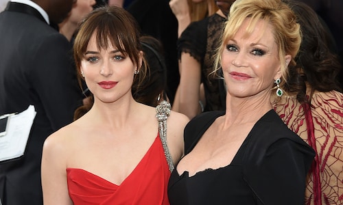 Dakota Johnson takes mom Melanie Griffith to the Oscars