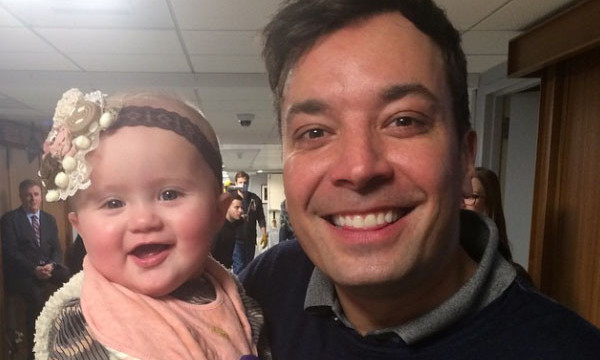 Kelly Clarkson takes daughter River Rose to meet Jimmy Fallon