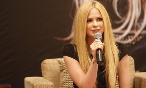 Avril Lavigne reveals battle with Lyme disease: 'I thought I was dying'