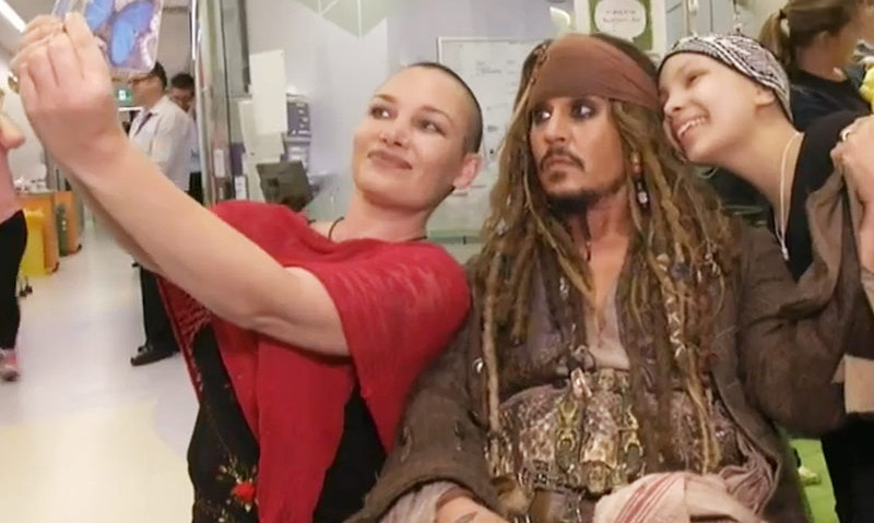 Johnny Depp surprises sick kids in hospital dressed as Jack Sparrow