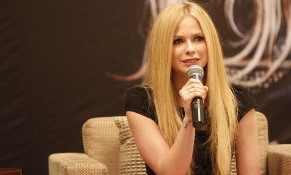 Avril Lavigne gives update on battle with Lyme disease: 'Don't give up'