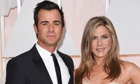 Whitney Cummings dishes on Jennifer Aniston and Justin Theroux's wedding