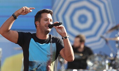 Luke Bryan to play NFL's Thanksgiving Day game halftime show