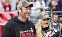 Blake Shelton and Gwen Stefani snap a sweet selfie at Cardinals game