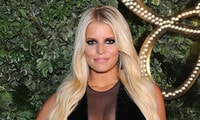 Jessica Simpson shows off her 'dangerous curves' in Mexico