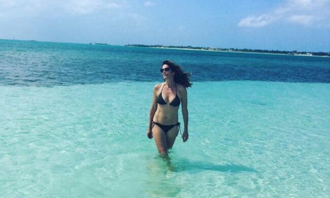 Cindy Crawford looks amazing in a bikini at 50 in new vacation photo