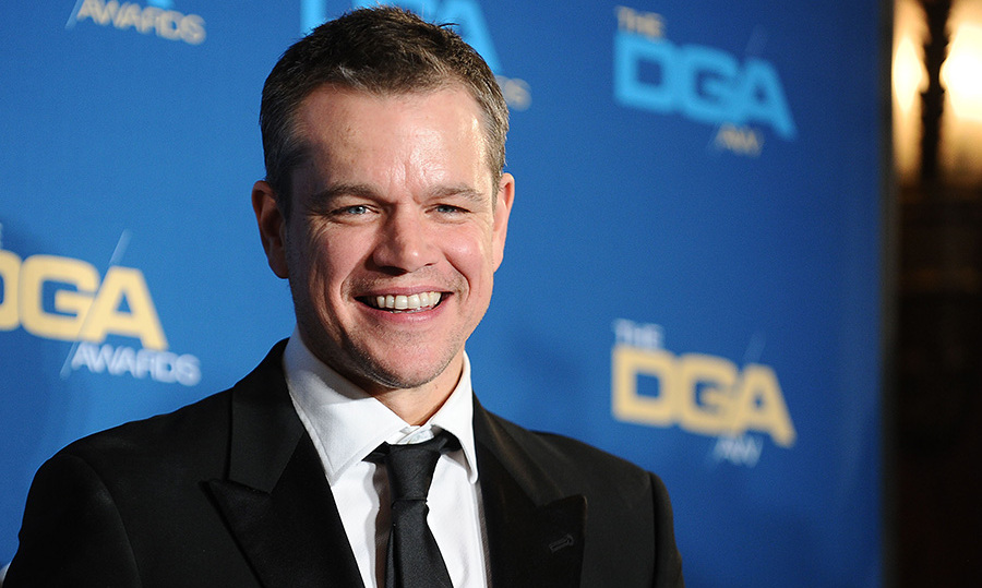 Matt Damon drinks with the locals at a UK pub and leaves a generous tip