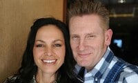 Rory Feek gets emotional when accepting Grammy win for late wife Joey