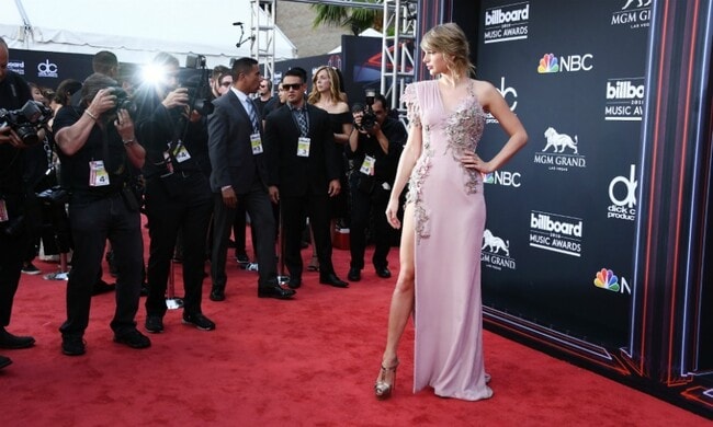 Taylor Swift returns, Jennifer Lopez unbuttons and more major carpet moments from the Billboard Music Awards