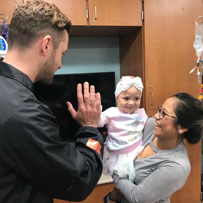 Justin Timberlake surprises patients at children's hospital