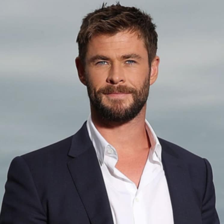 Chris Hemsworth shows soccer isn't his strong suit in adorable video
