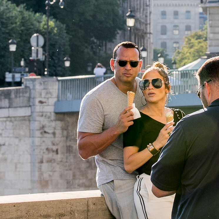 JLo and ARod vacation in France pose in the Louvre museum