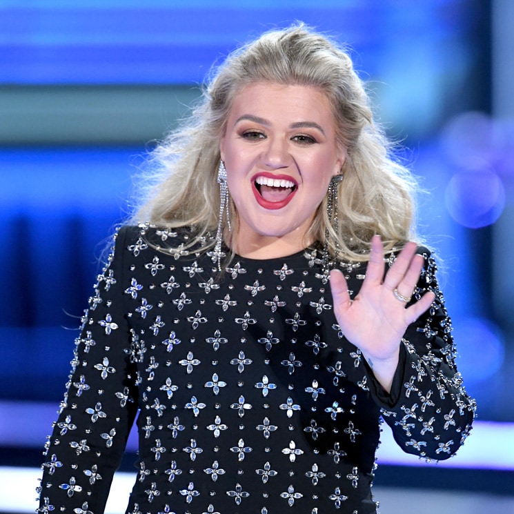 Kelly Clarkson has emergency surgery after hosting the Billboard Music Awards