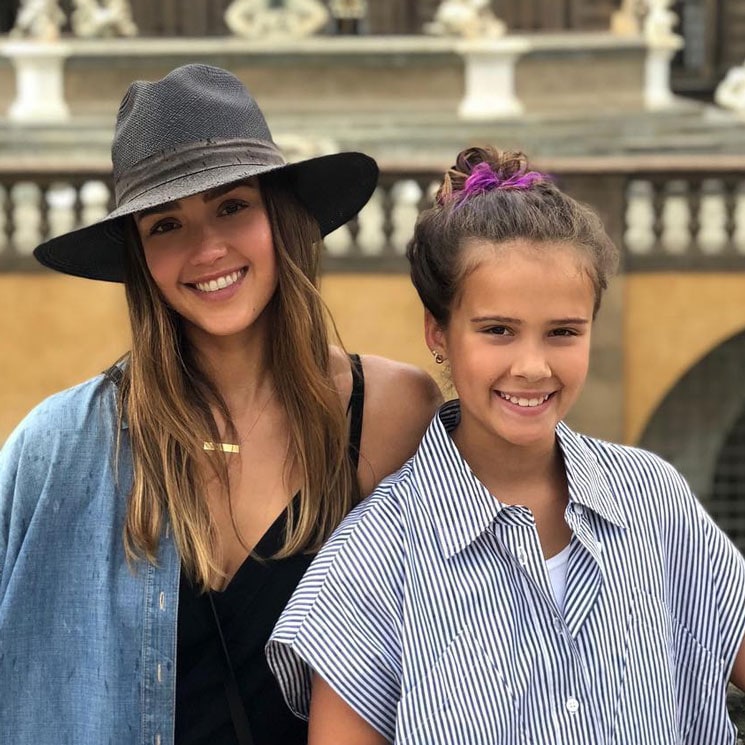 Jessica Alba reveals she goes to therapy with daughter Honor