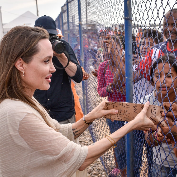 Angelina Jolie visits Colombian border on a powerful mission