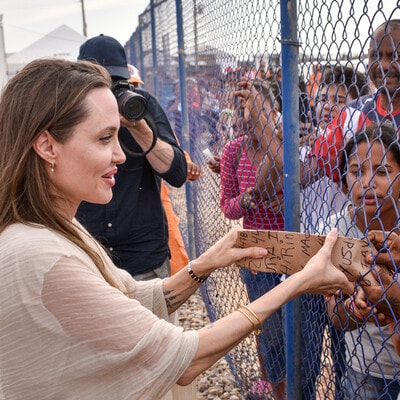 Angelina Jolie meets refugees in Colombia 
