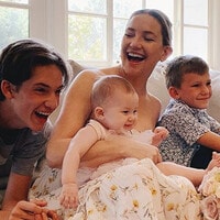 Kate Hudson's first-ever selfie with her entire family is priceless