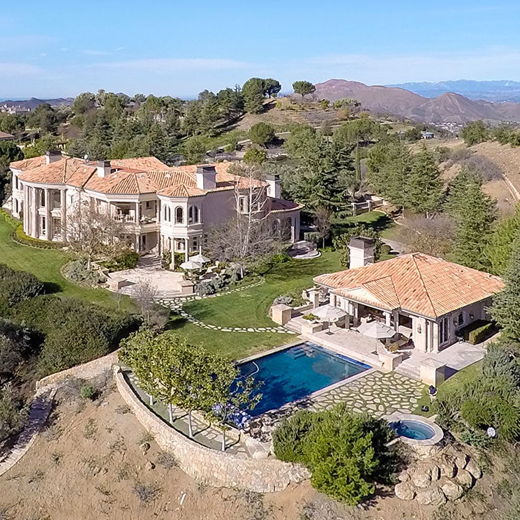Step into 'Chateau Britney' - Miss Spears' 7,000+ sq ft home