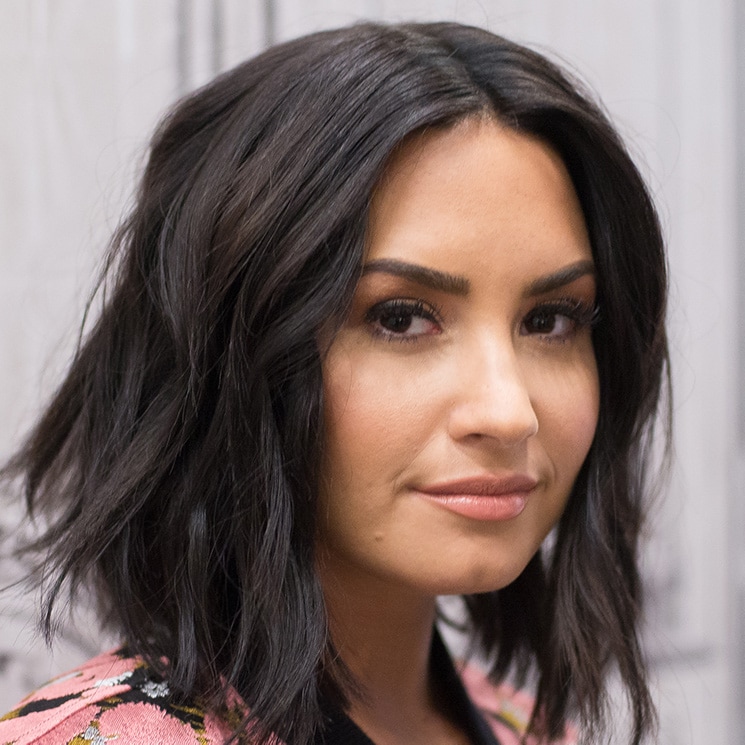 Demi Lovato quits social media and asks fans to 'be kind'