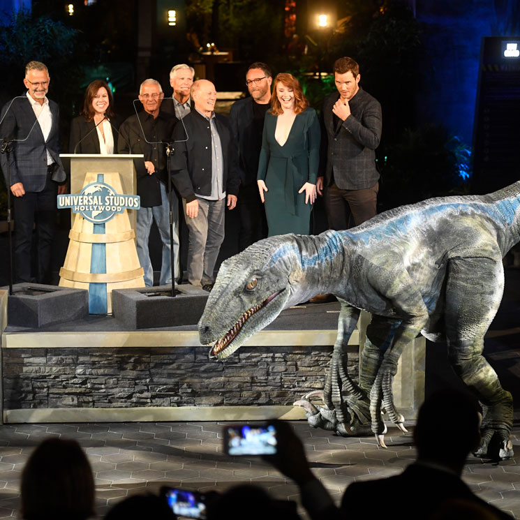 Chris Pratt tames a dinosaur and more moments from the 'Jurassic World' ride opening