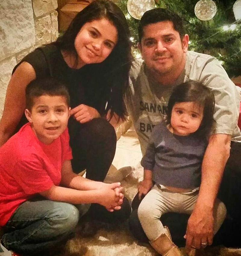 Selena Gomez’s father, Ricardo Gomez, wishes her a happy birthday - Foto 1