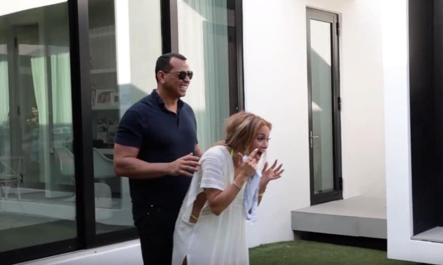 Jennifer Lopez hasn't driven in twentyfive years