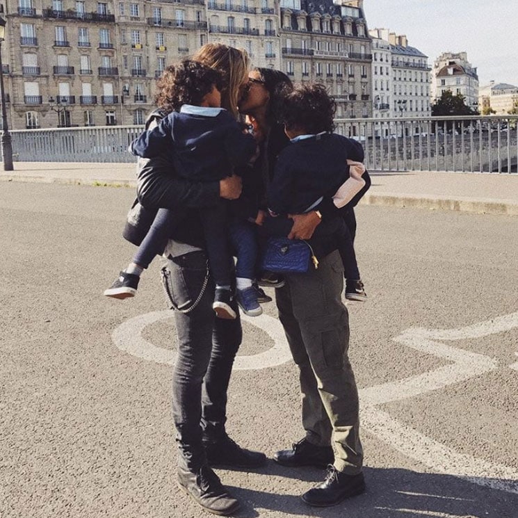 Zoe Saldana and more give the best hugs while taking #OneVidaAtATime challenge 