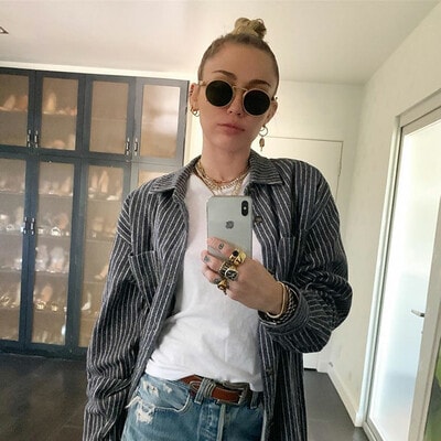 Miley Cyrus mirror selfie