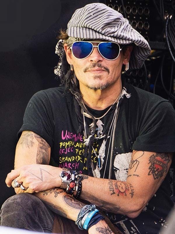Johnny Depp's tattoos tell the story of his life find out more Foto 1