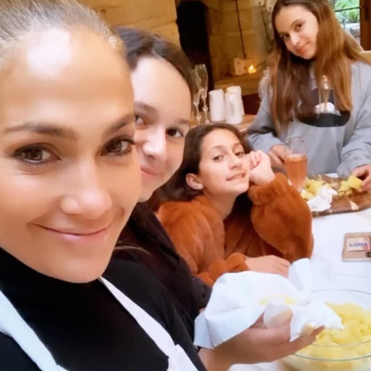 From JLo to Jennifer Aniston, here's how the stars spent Thanksgiving – All the best pics