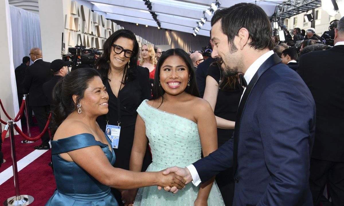 The stirring moment between Yalitza Aparicio's mother and Diego Luna